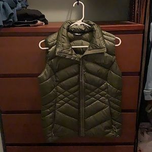 North face puffer vest size small